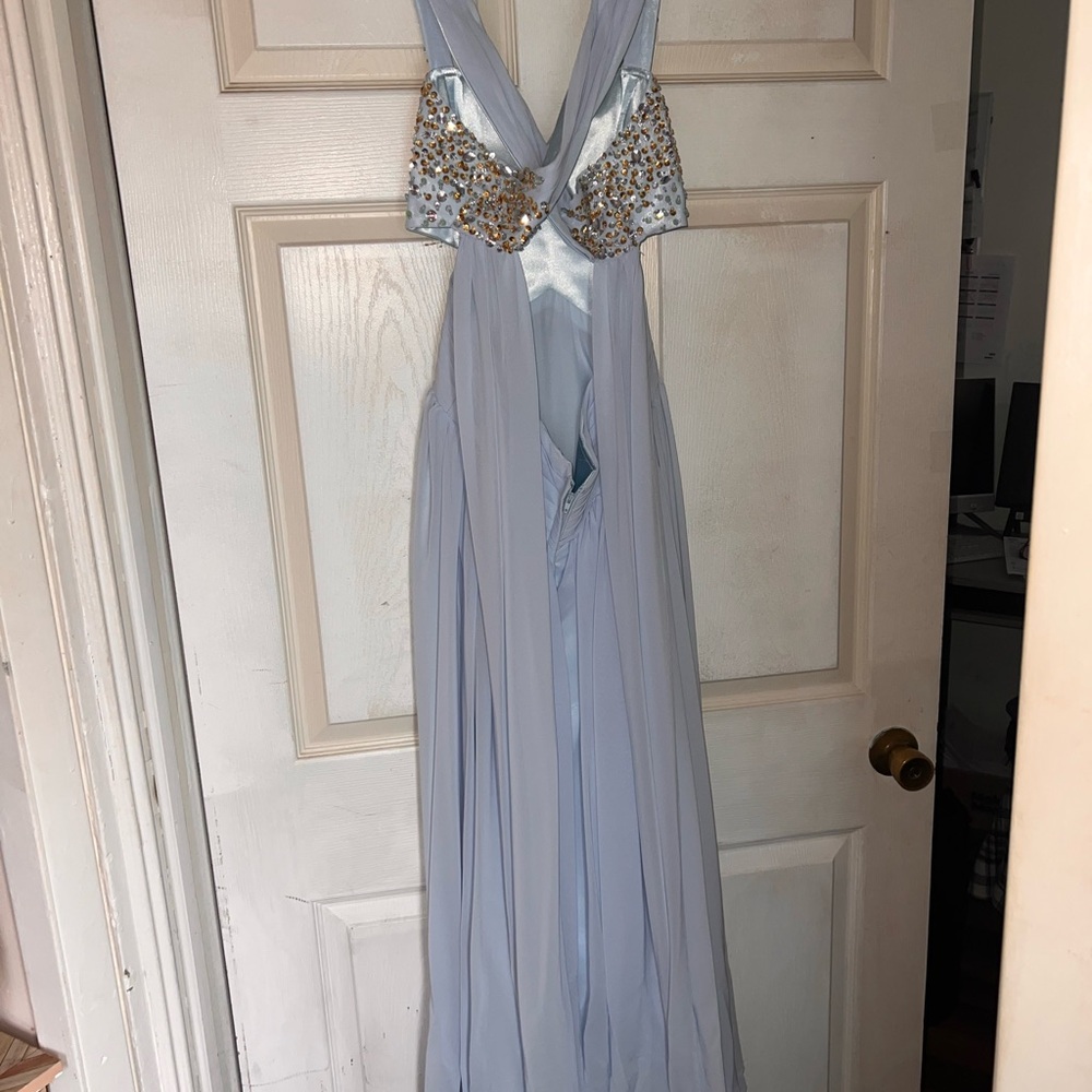 Elegant Light Blue Gown with Gold Accents - Picture 3 of 3